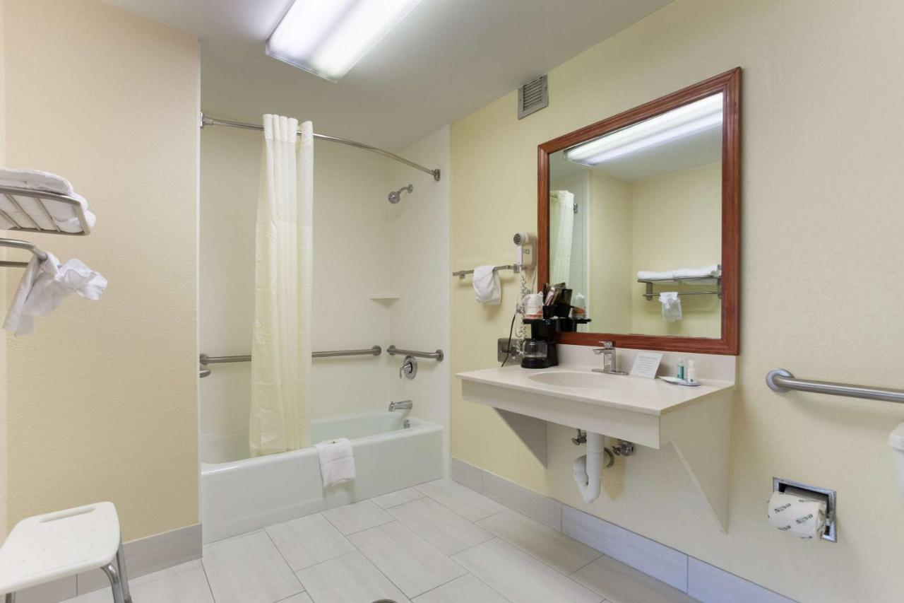 Quality Inn St George I-95 St. George Екстериор снимка